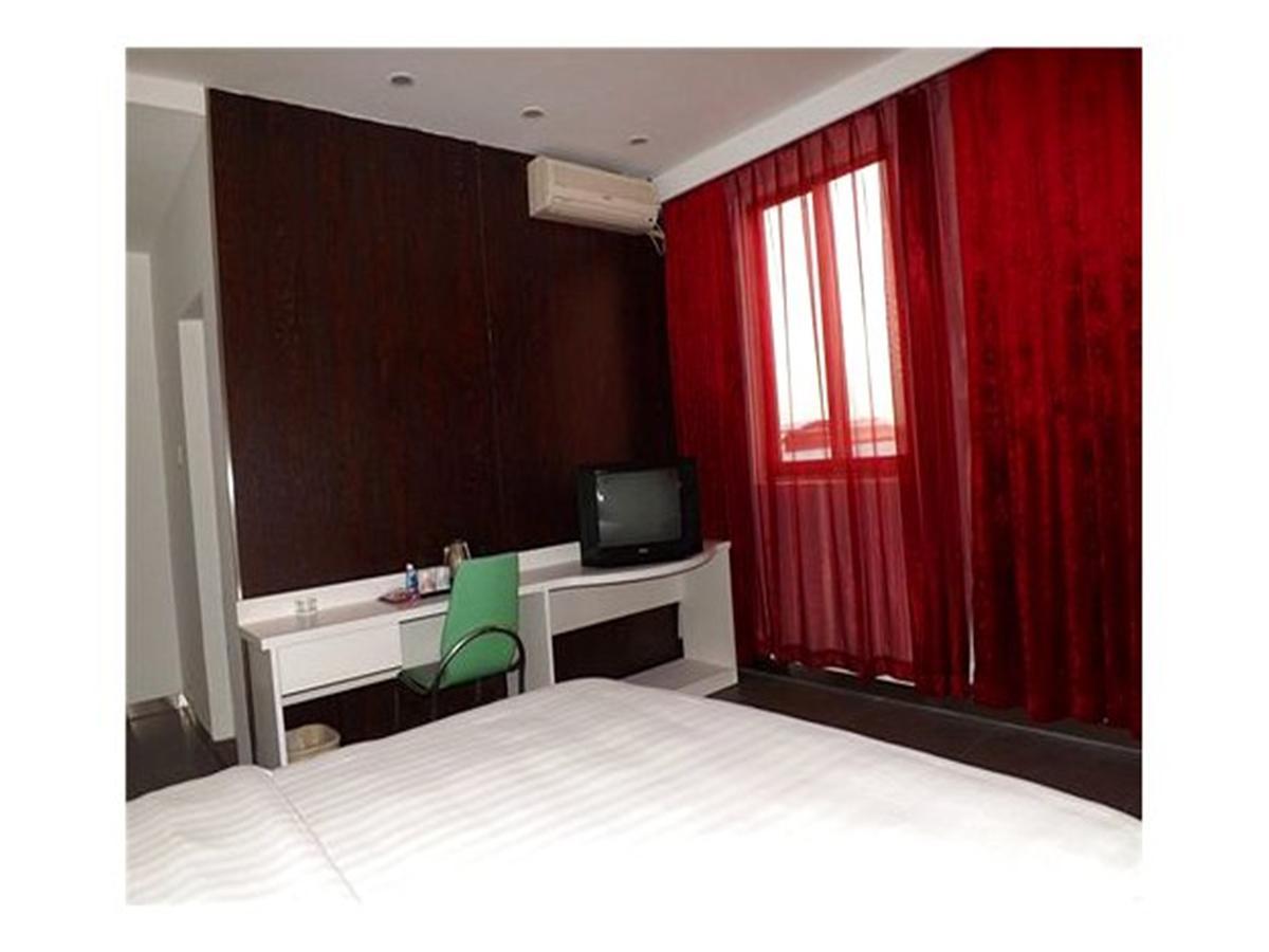 V8 Hotel Xilang Subway Branch Kanton Zewnętrze zdjęcie