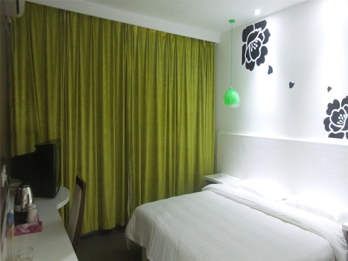 V8 Hotel Xilang Subway Branch Kanton Zewnętrze zdjęcie