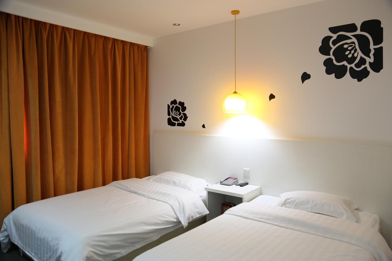 V8 Hotel Xilang Subway Branch Kanton Zewnętrze zdjęcie